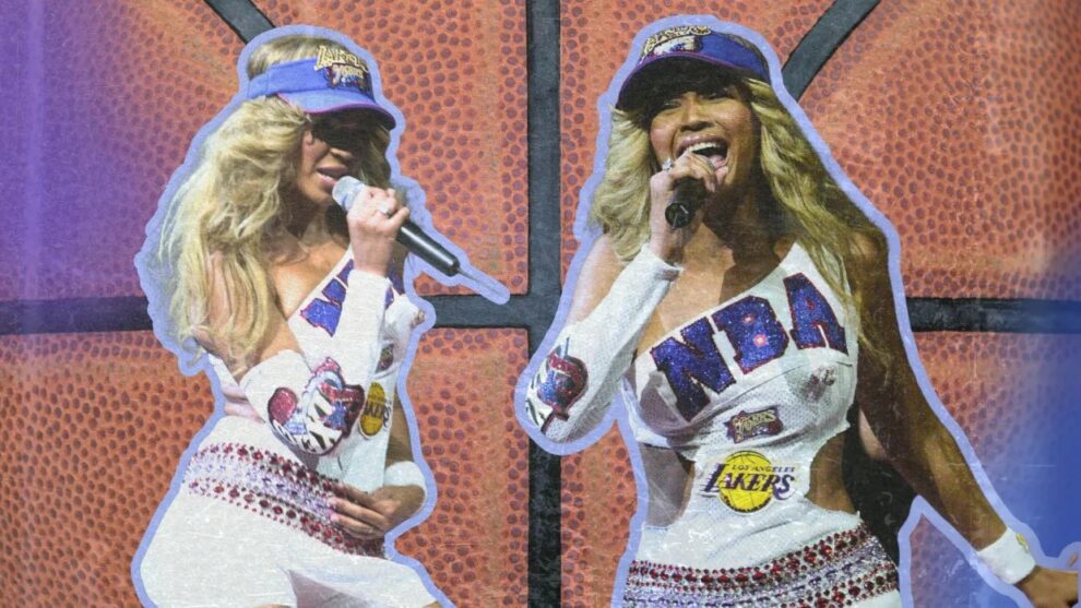 Beyoncé's NBA-inspired outfit from 2001